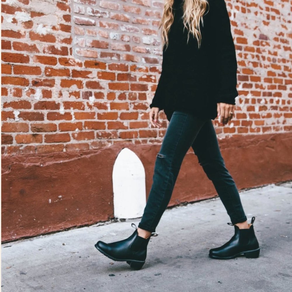 BLUNDSTONE #1671 HEELED BLACK BOOTS